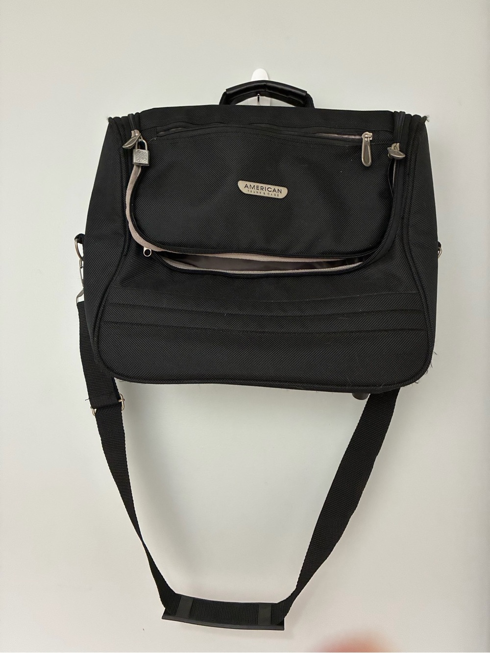 American Tourister Black Laptop Garment Bag with Shoulder Strap